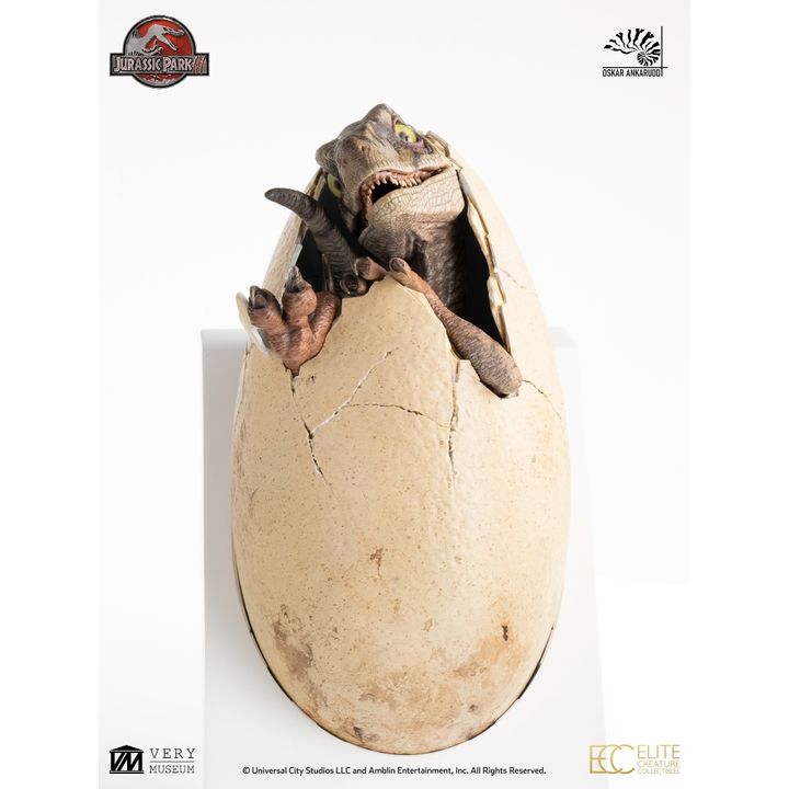 ECC Hatching White Queen (Jurassic Park III)