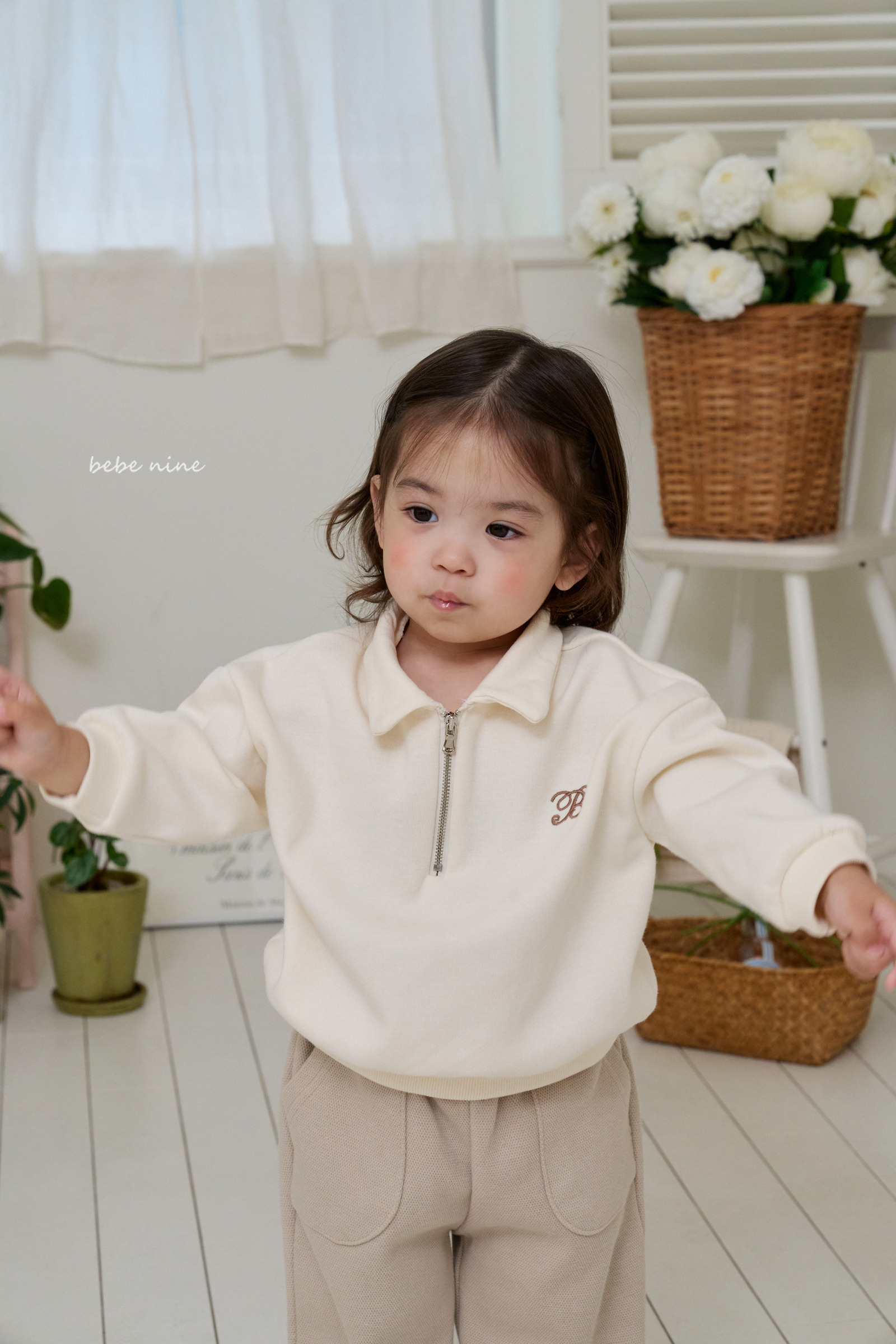 2_나인집업맨투맨_모델사진4