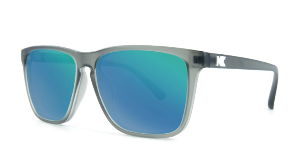 XYpUdTbSnGsXyQAEpKsB_affordable-sunglasses-frosted-grey-green-fastlanes-threequarter.png