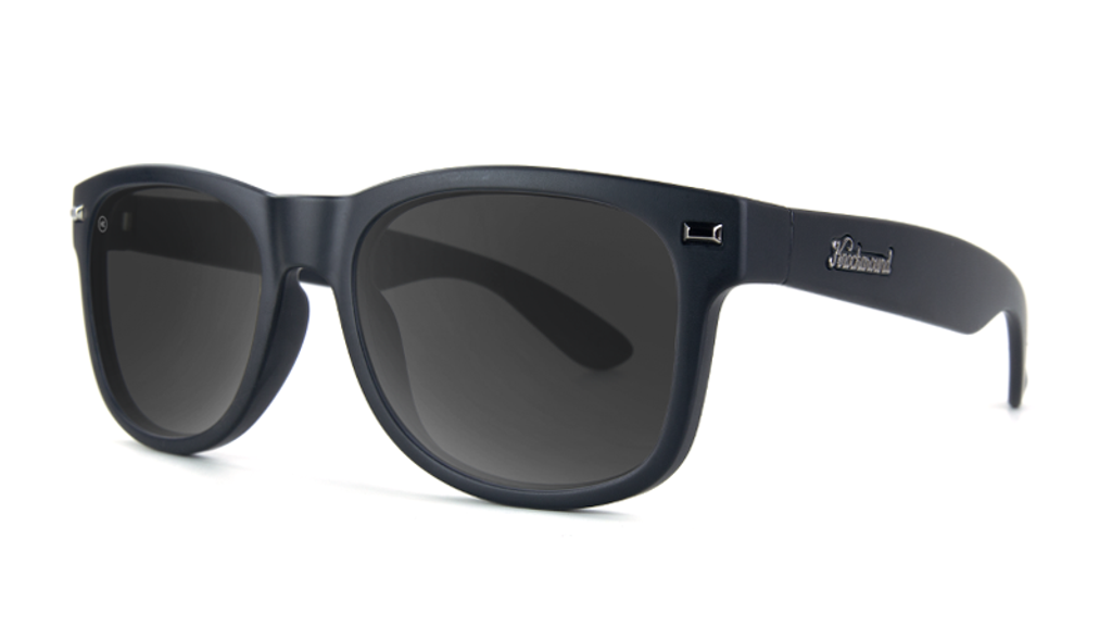 3l0gOPhiT2uqUAcZmSZv_affordable-sunglasses-black-on-black-smoke-fortknocks-threequarter_1424x1424.png