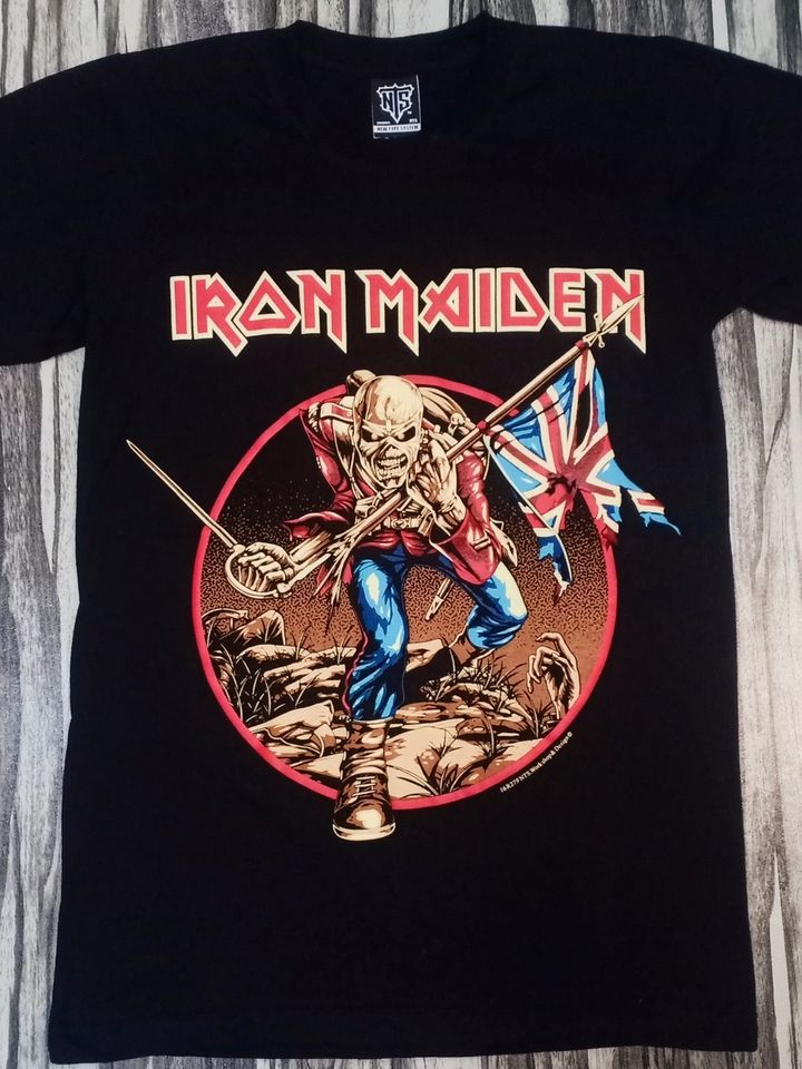 16R279 IRON MAIDEN BRITISH HEAVY METAL ROCK BAND TROOPER FLAG-1