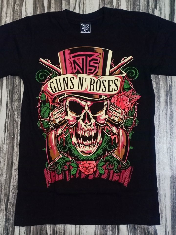 11R50 GUNS N’ ROSES SKULL & PISTOL HARD ROCK BAND 1 1200