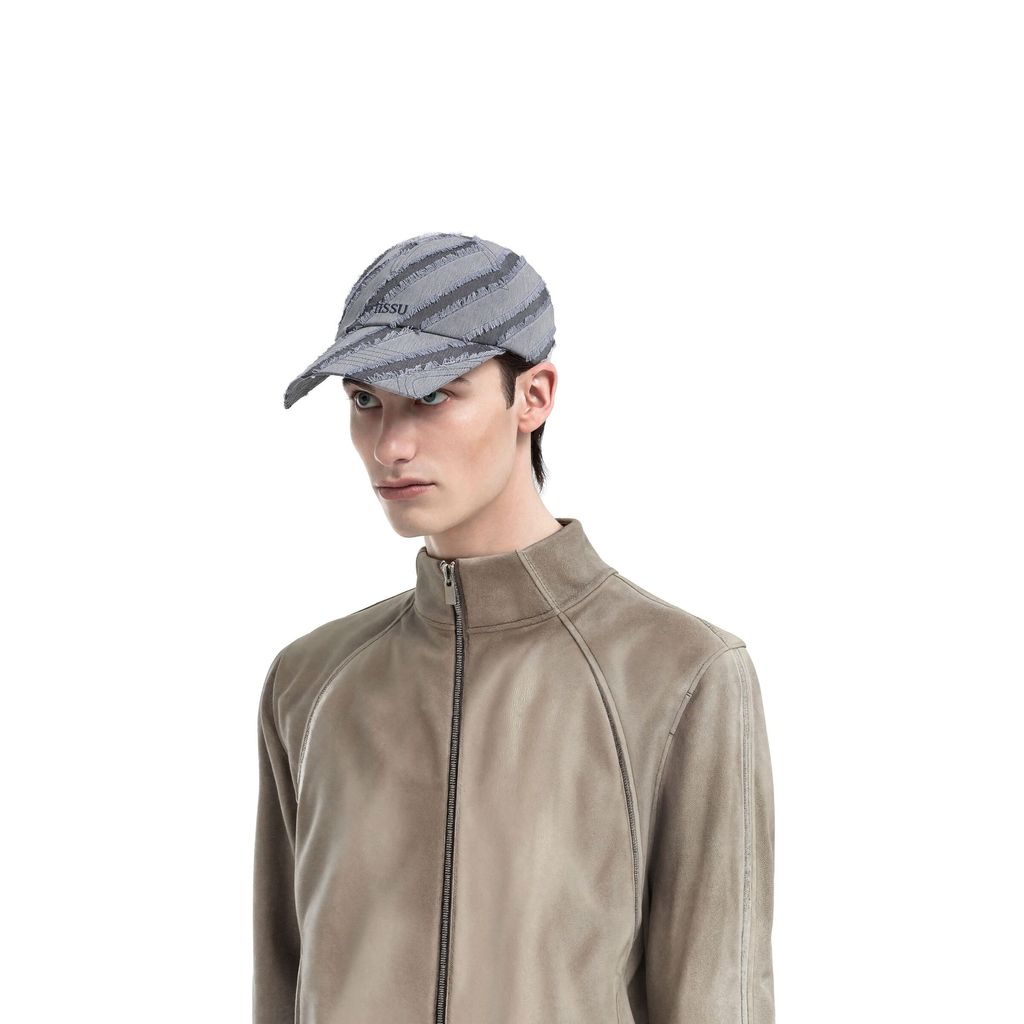 66000072_04_Slash-Cap-BL_model_front