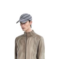 66000072_04_Slash-Cap-BL_model_front