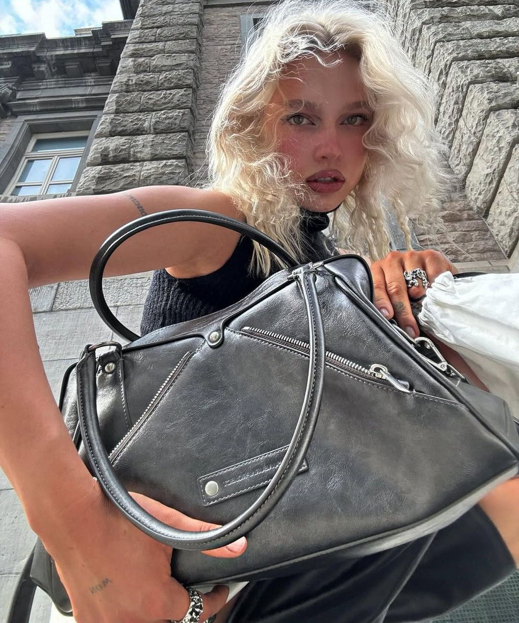 1ef0da303b9f4ad4b6b6d105a1ef3e06