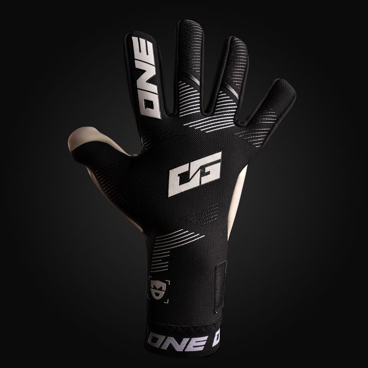 One-Glove-OG1-Midnight-Martin-Dubravka-Goalkeeper-Gloves_1-1732491396540