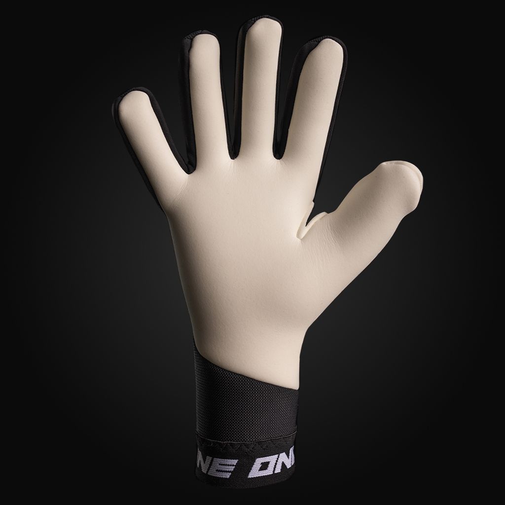 One-Glove-OG1-Midnight-Martin-Dubravka-Goalkeeper-Gloves_2-1732491395761