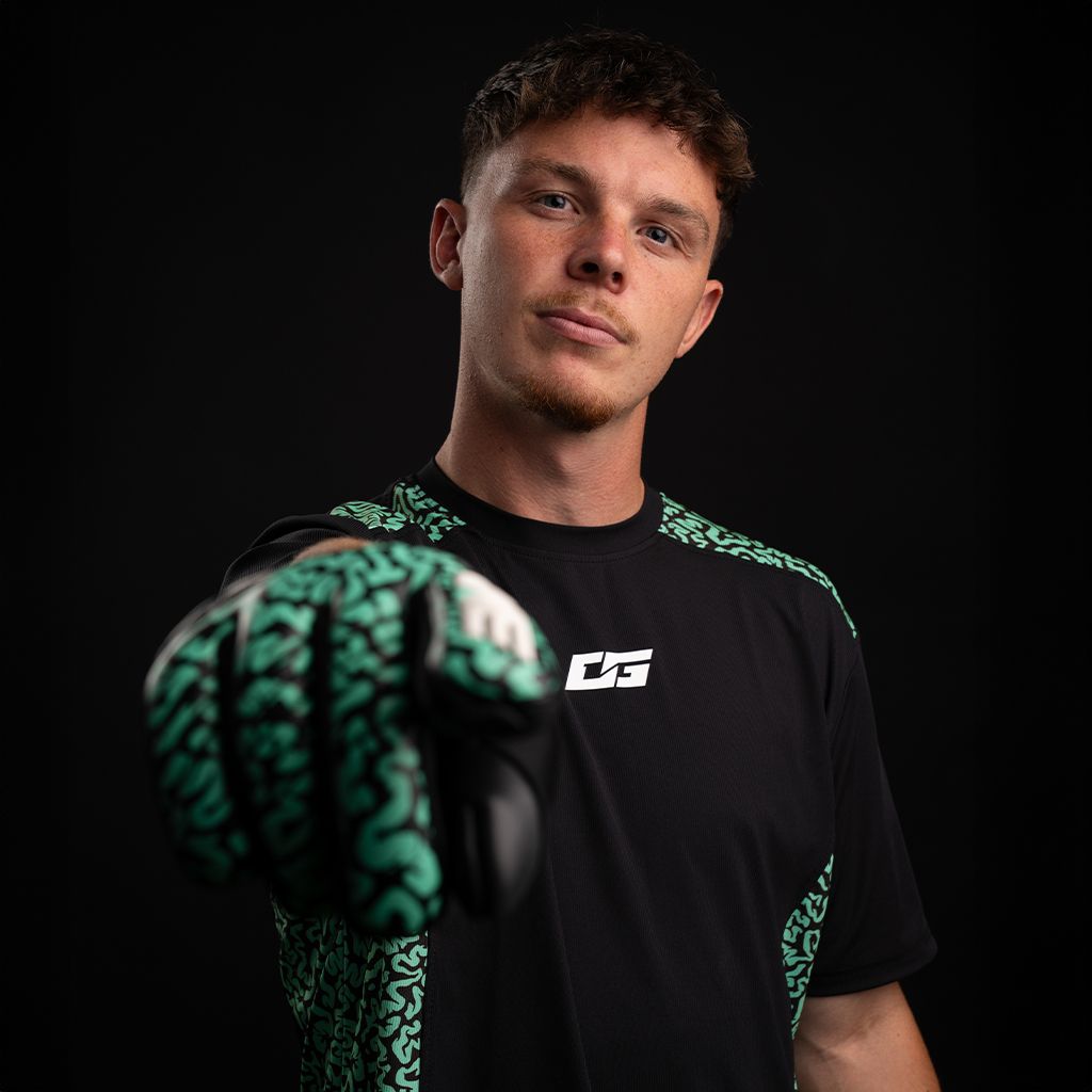 One_Glove_NXT_Advance_Mentality_Monster_Fingersave_Goalkeeper_1