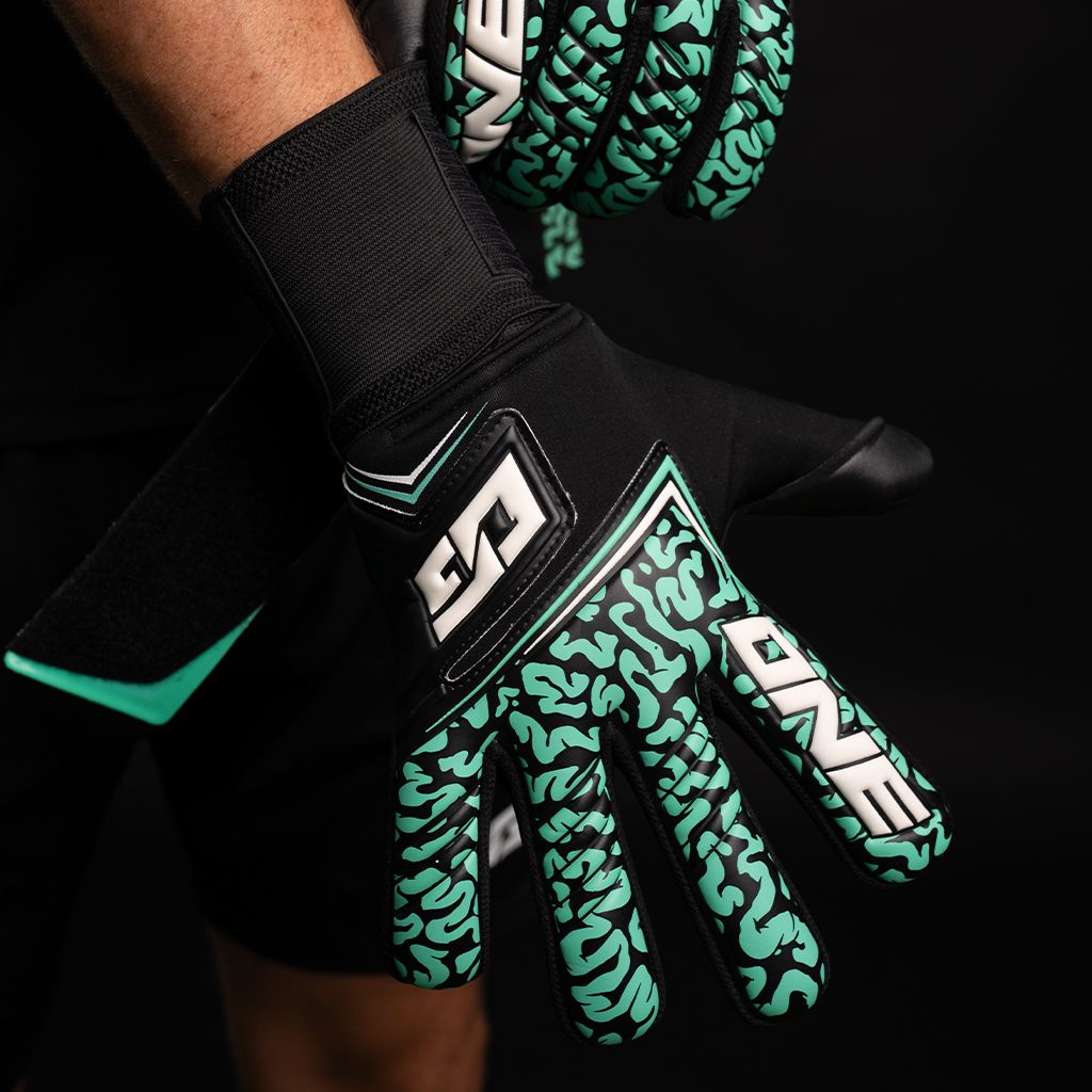 One_Glove_NXT_Advance_Mentality_Monster_Fingersave_Goalkeeper_11