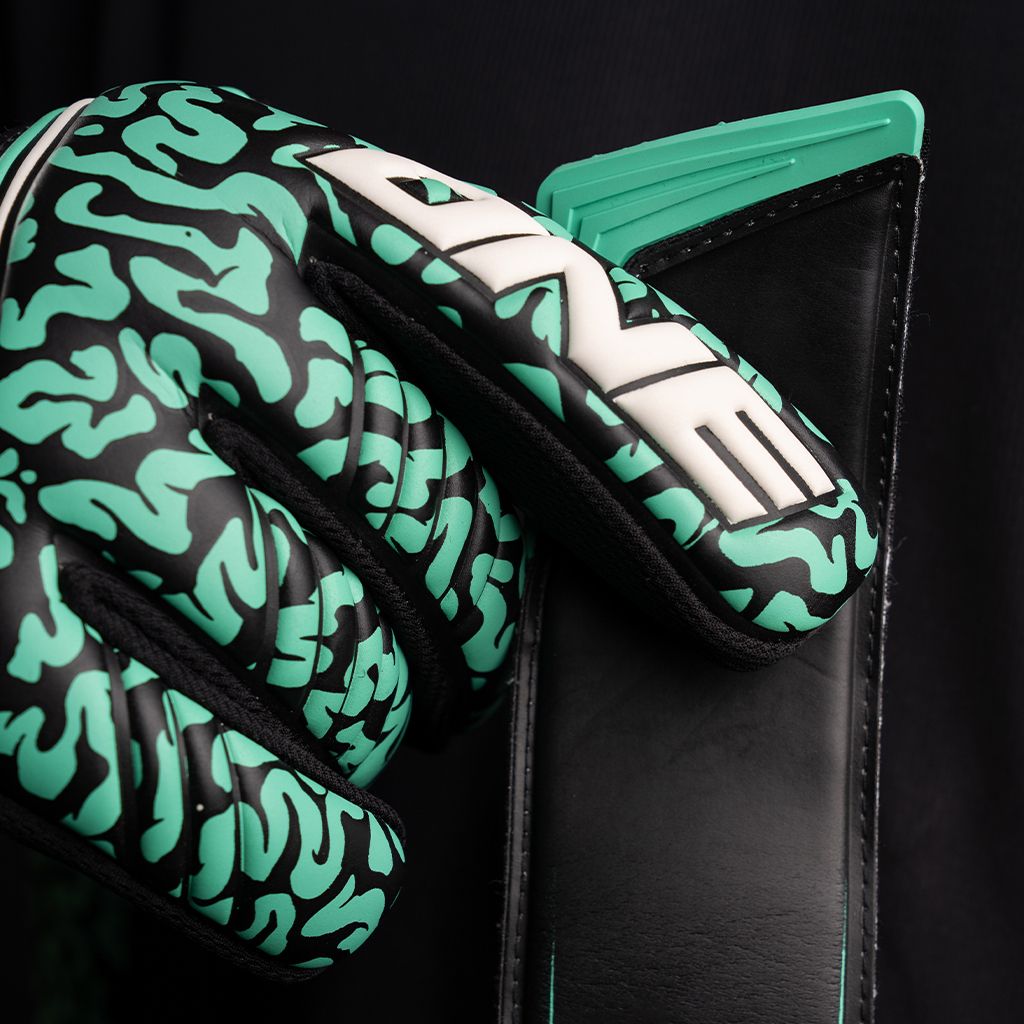 One_Glove_NXT_Advance_Mentality_Monster_Fingersave_Goalkeeper_8