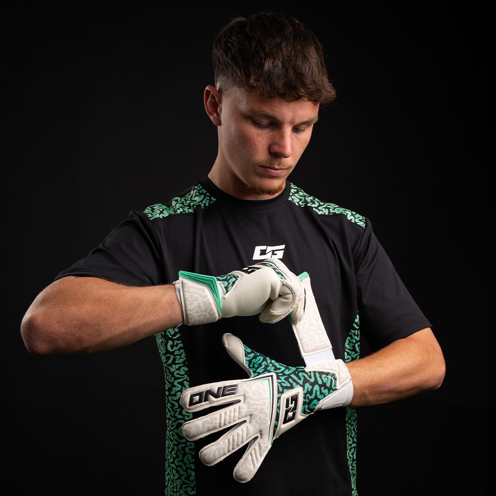 One_Glove_NXT_Pro_Mentality_Monster_Hyla_Cut_Goalkeeper_13