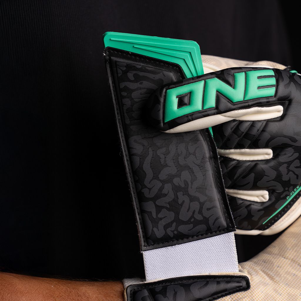 One_Glove_NXT_Pro_Mentality_Monster_SL_Hybrid_Cut_Goalkeeper_18