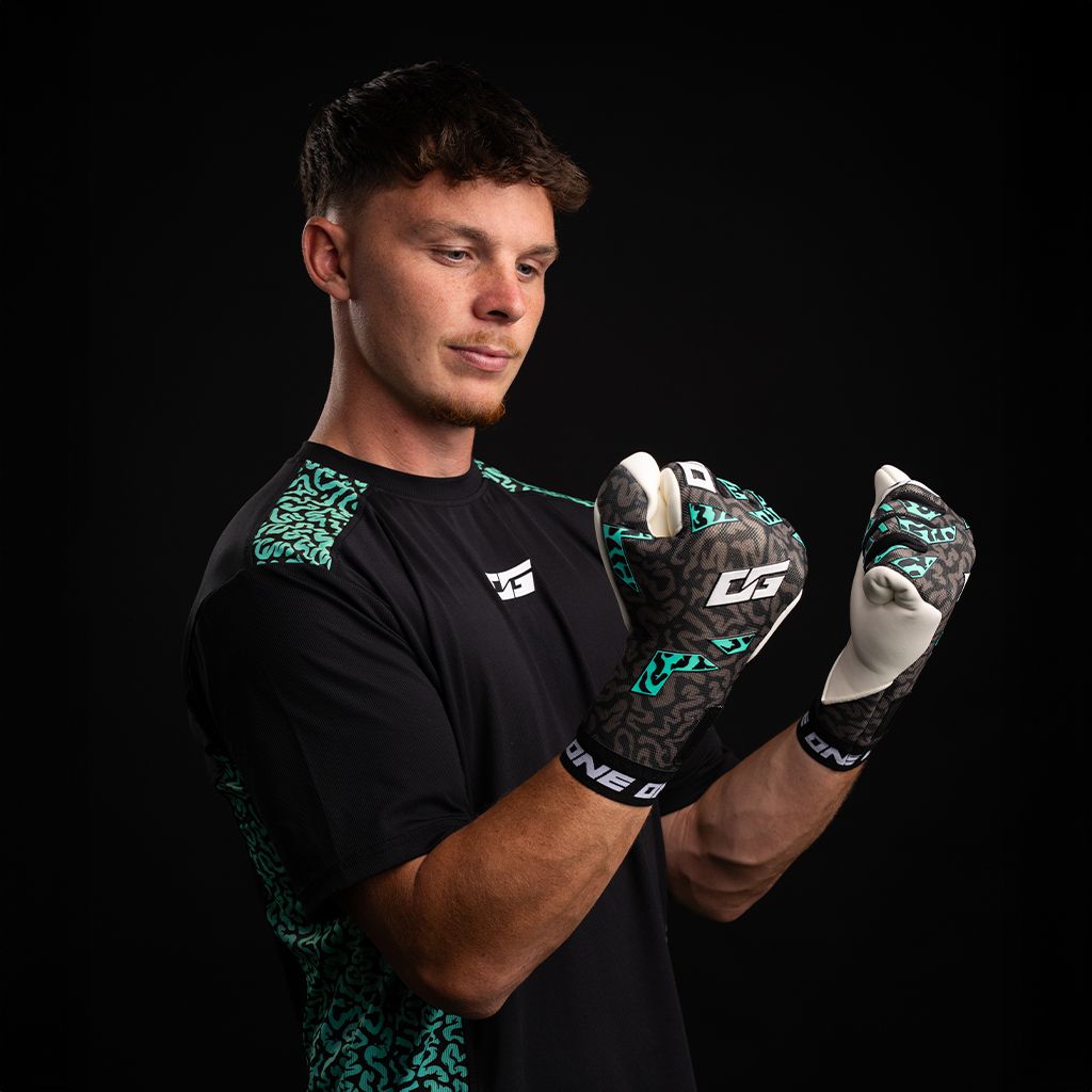 One_Glove_OG1_Mentality_Monster_Hyla_SL_Goalkeeper_Gloves_12