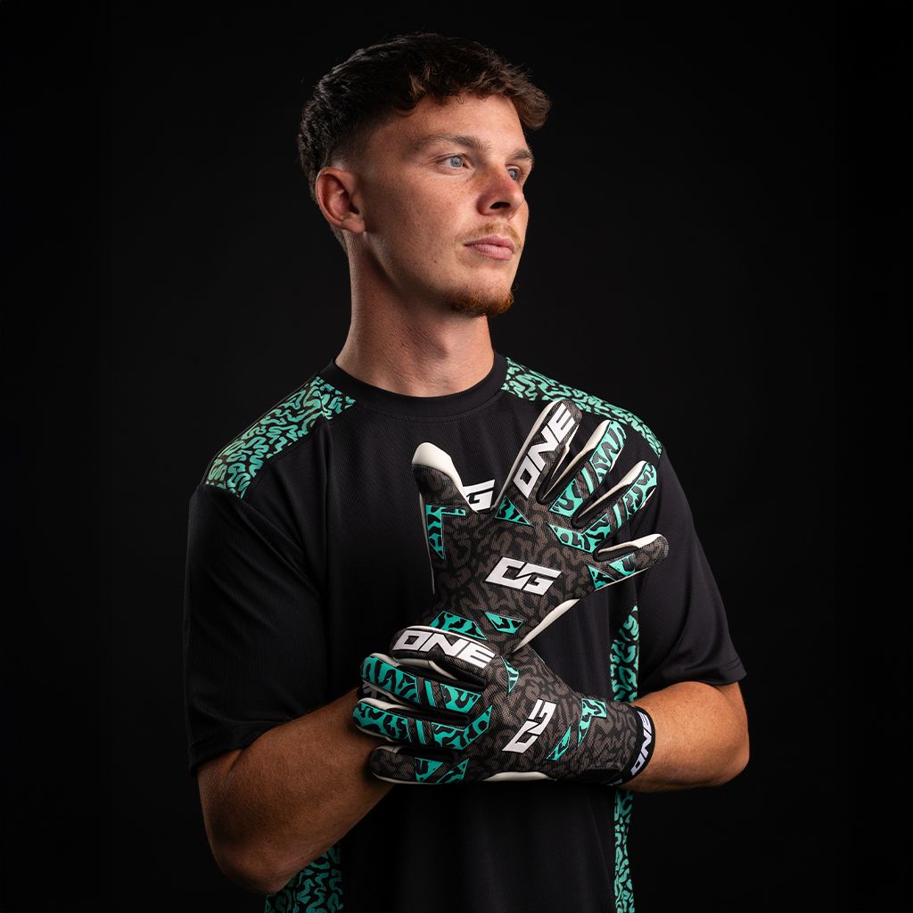 One_Glove_OG1_Mentality_Monster_Hyla_SL_Goalkeeper_Gloves_9