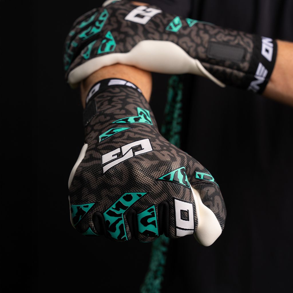 One_Glove_OG1_Mentality_Monster_Hyla_SL_Goalkeeper_Gloves_14