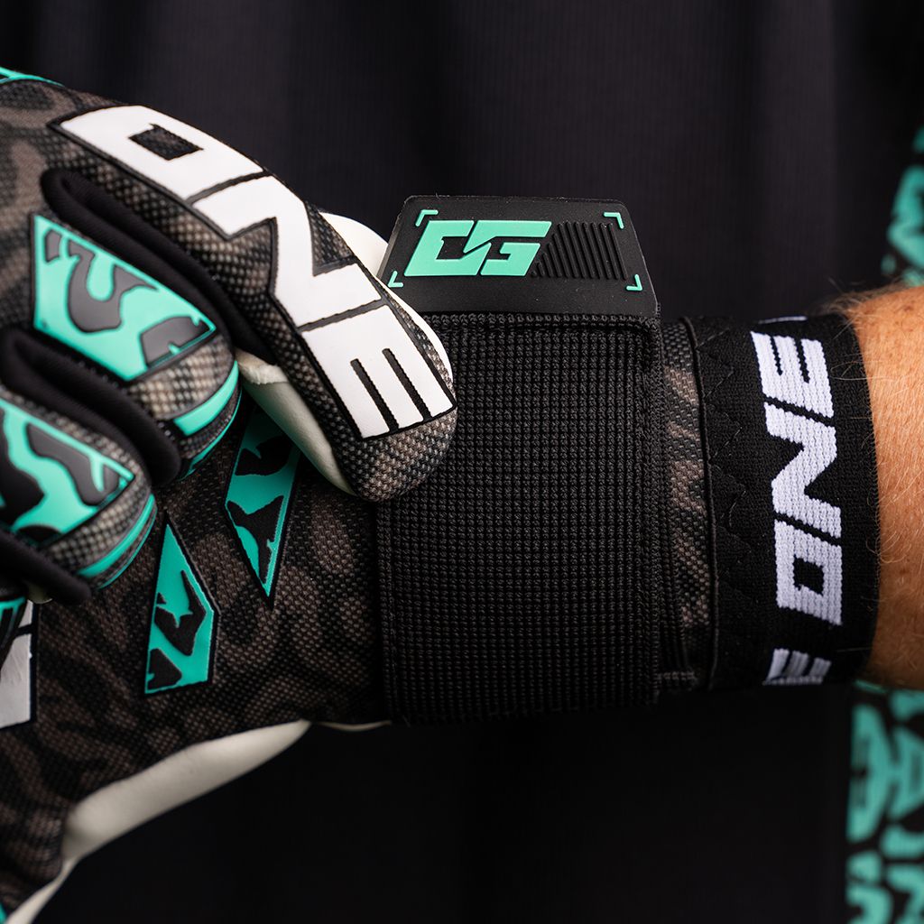 One_Glove_OG1_Mentality_Monster_Hyla_SL_Goalkeeper_Gloves_18