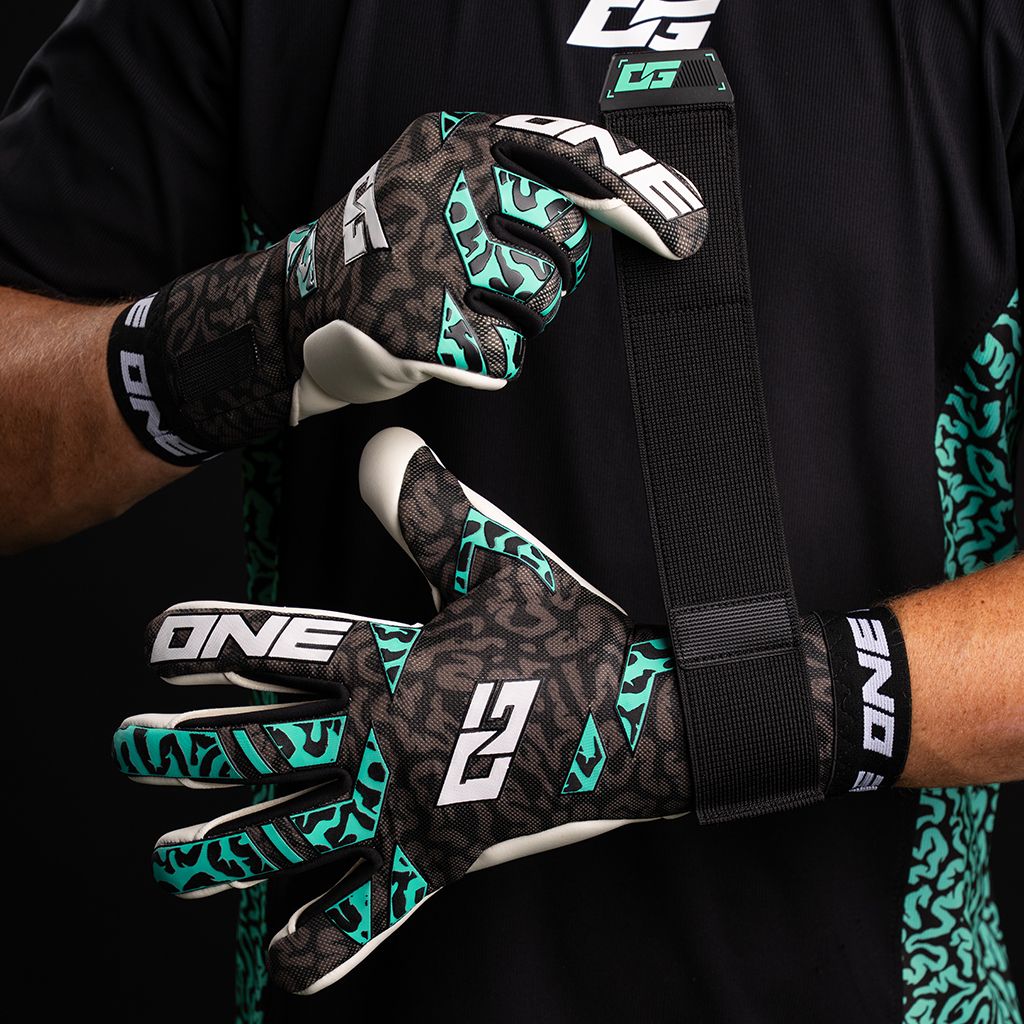One_Glove_OG1_Mentality_Monster_Hyla_SL_Goalkeeper_Gloves_17