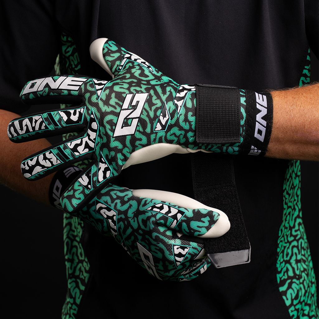 One_Glove_OG1_Mentality_Monster_NGT_Goalkeeper_Gloves_5