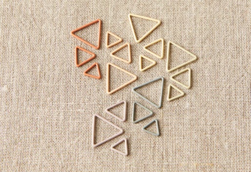 TRIANGLESTITCHMARKERS_EARTH_DETAIL2_NEW2021_WebCrop_514x656_crop_center