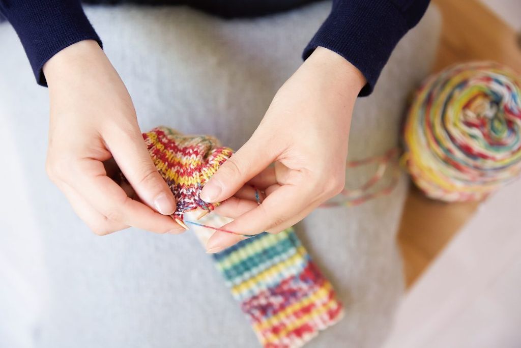 Knitting-image_Asymmetric-Shirotake_Socks-knitting_2021-8-18