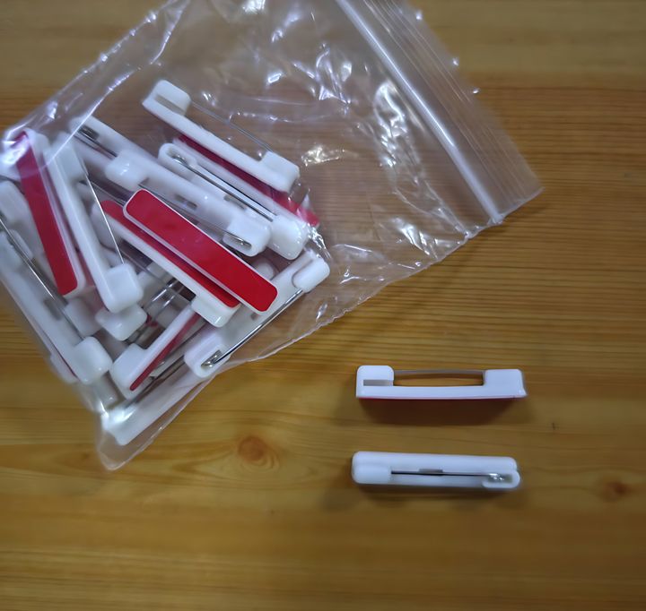 pin with double tape