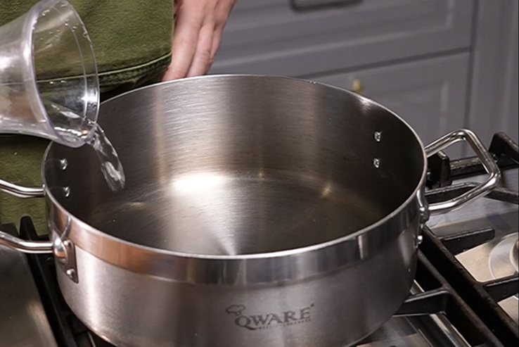 How to maintain Stainless Steel Pots and Pans with Vinegar?