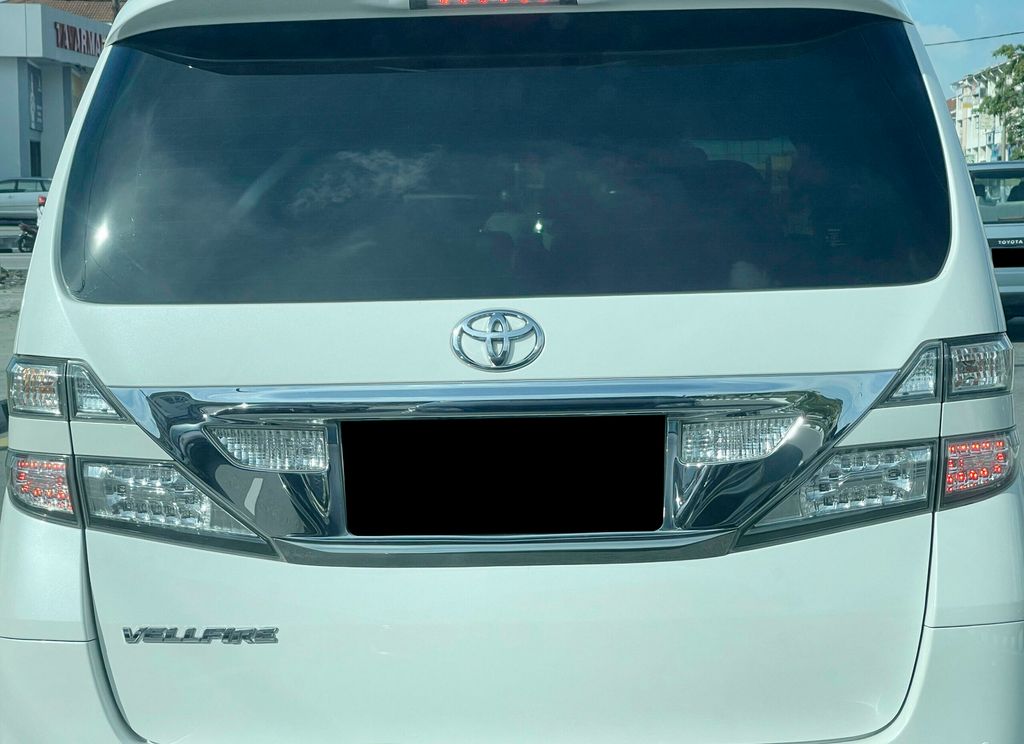 Toyota Alphard/Vellfire ANH20 `08 Rear License Plate Chrome Cover