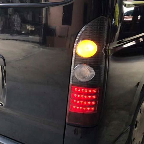 Hiace `04 Rear Lamp Crystal LED SmokeRed (2)