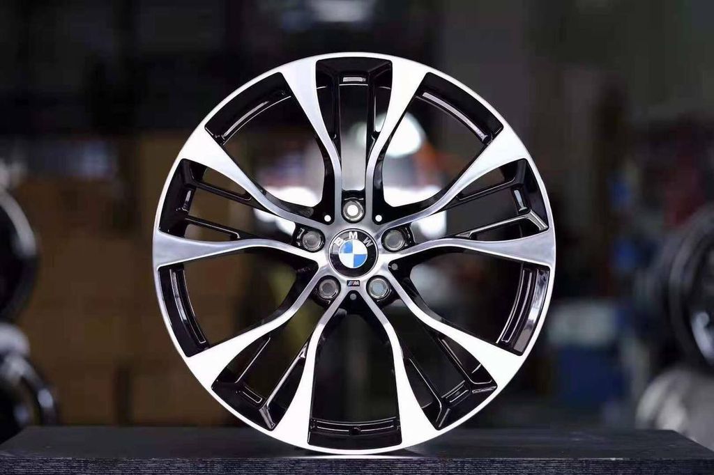 32. BMW Hyper Flow Satin Silver