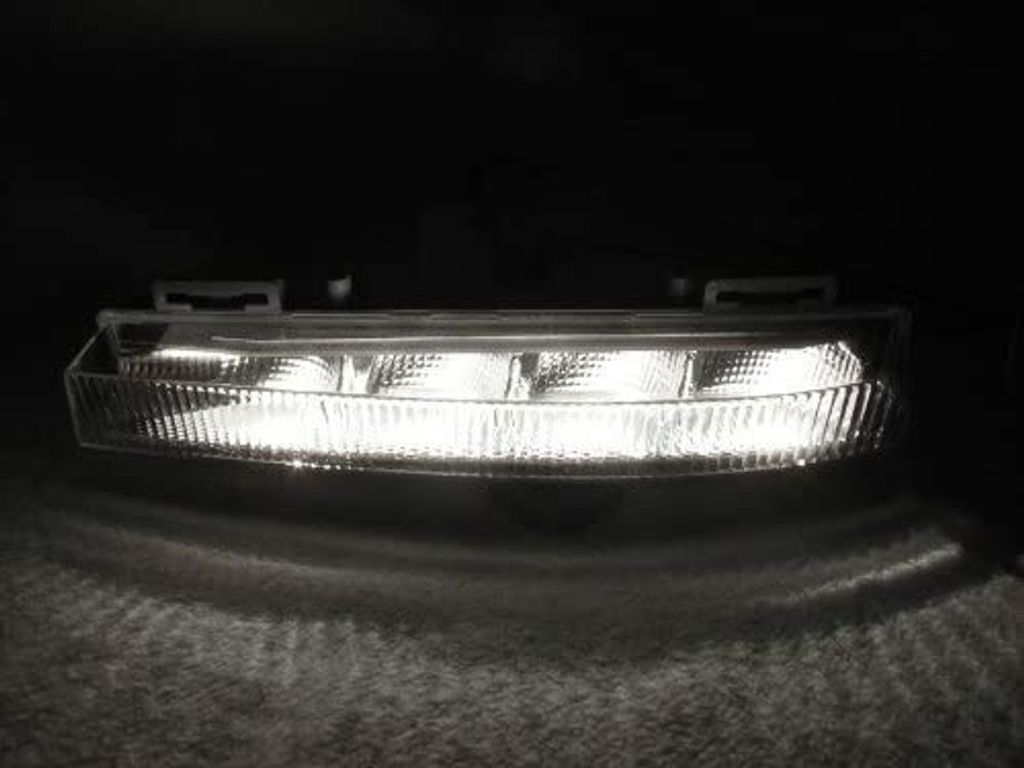 W204C204 `12 C63 Style Daytime Running Light (4)