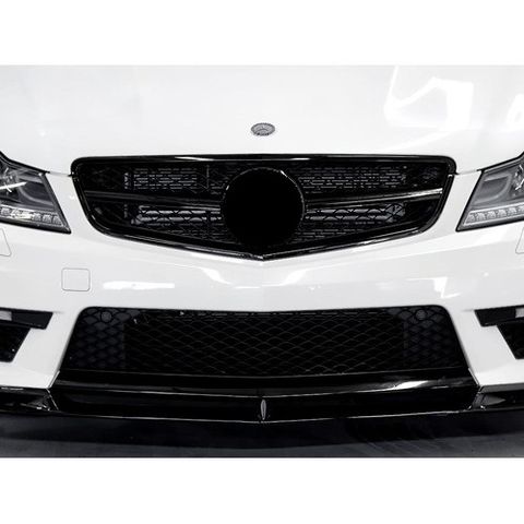 W204C204 New C63 Style Front Grille (2pcs type) Full Black (1)