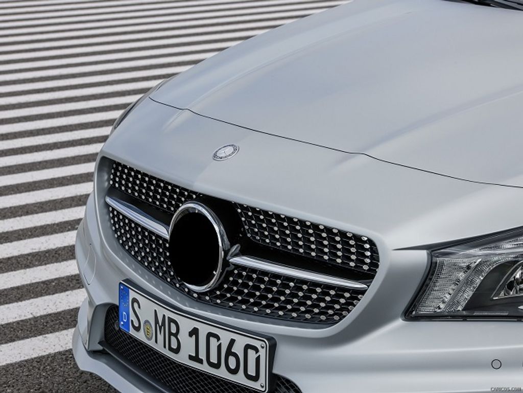 W117 `13 CLA250 Diamond Style Front Grille (1)