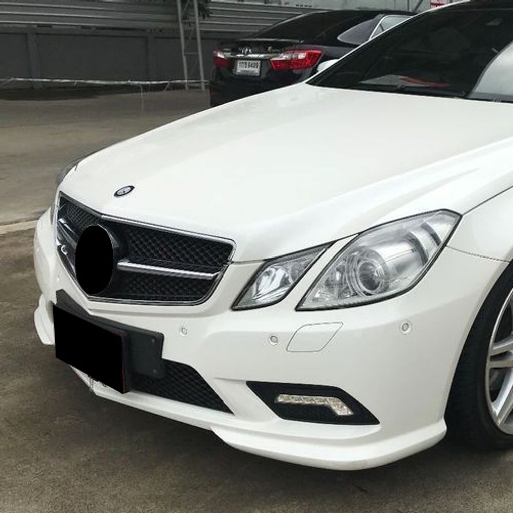 W207 `10 Sport Package Front Bumper (1)