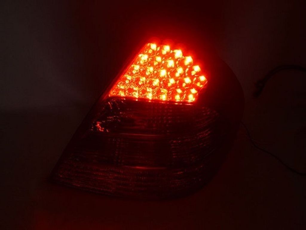 W211 `02 Rear Lamp Crystal LED RedClear (Facelift Style) (4)