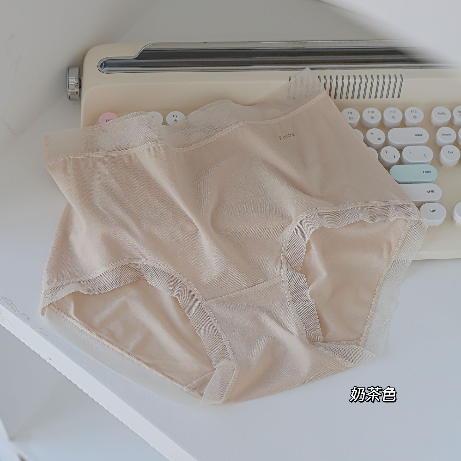 tw-11134207-7qul0-lh5z9cv6ad6440
