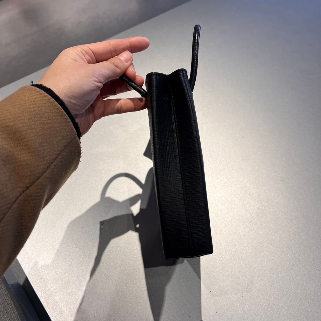 巴黎世家outlet Shopping bag 皮革斜挎包（客訂商品) – UK2Taiwan英國連線代購