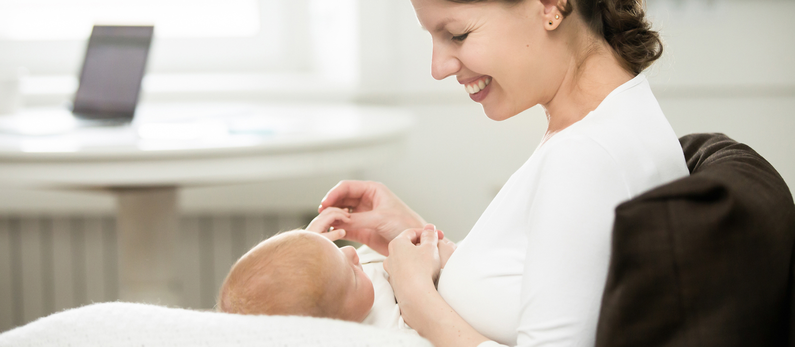 9 Breastfeeding Products To Add Into Your Checklist