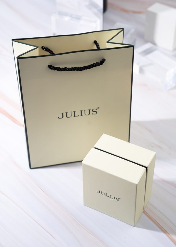 BOX-JULIUS-2-min-600x840