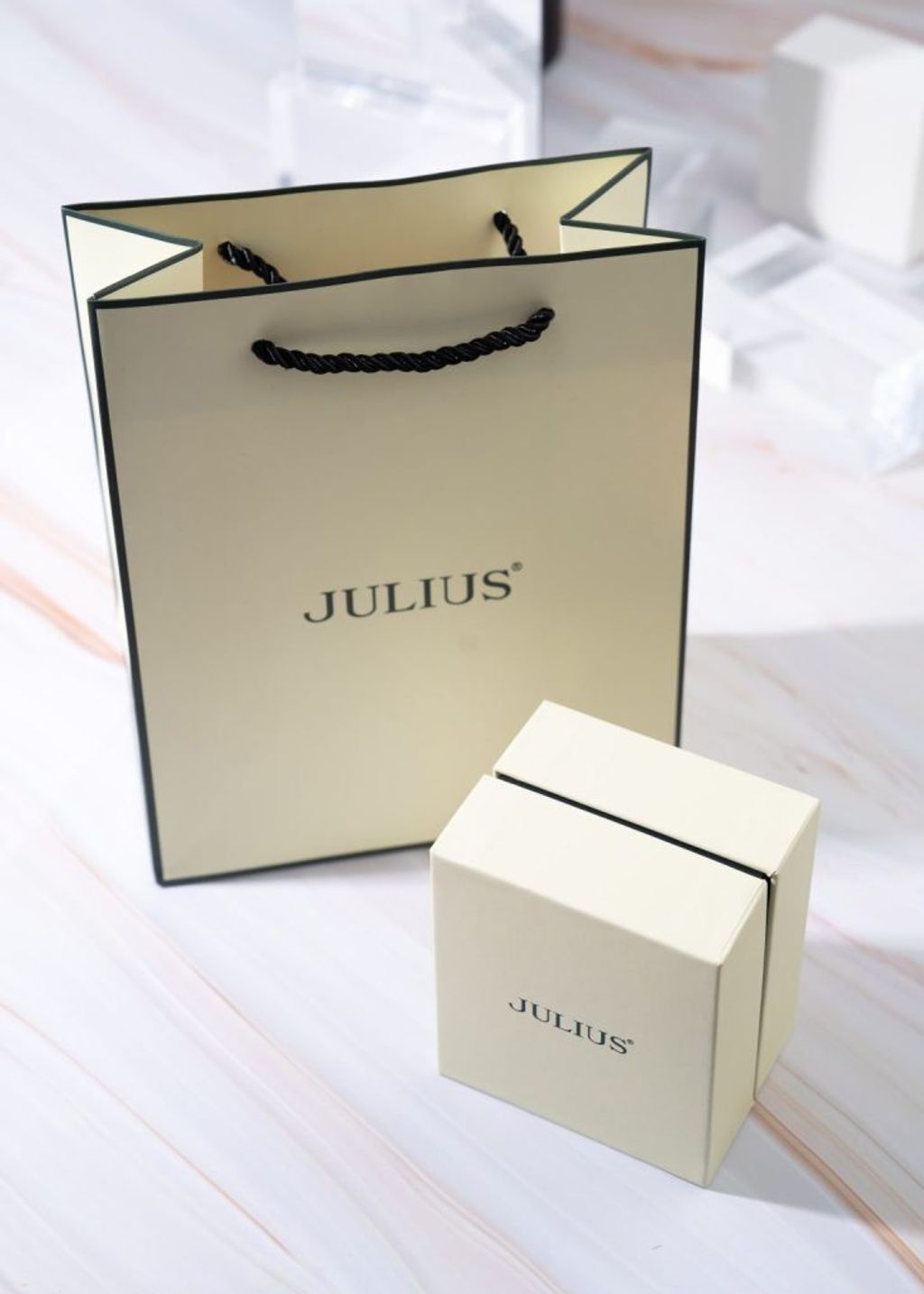 Julius Square Box