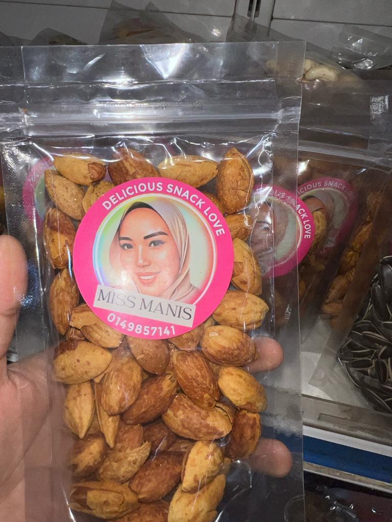 MISS MANIS , ALMOND