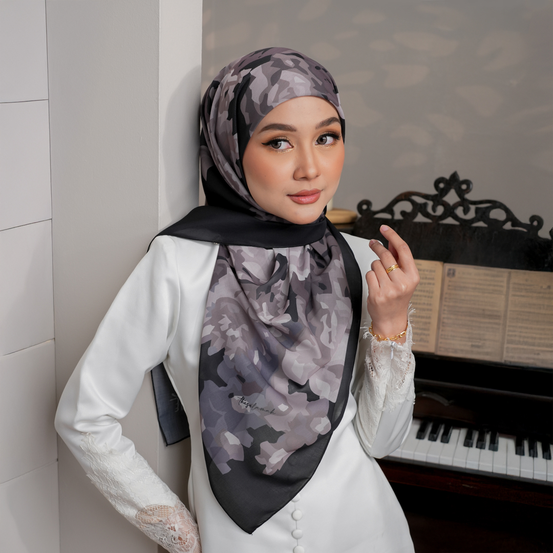 PREVIEW LARISA