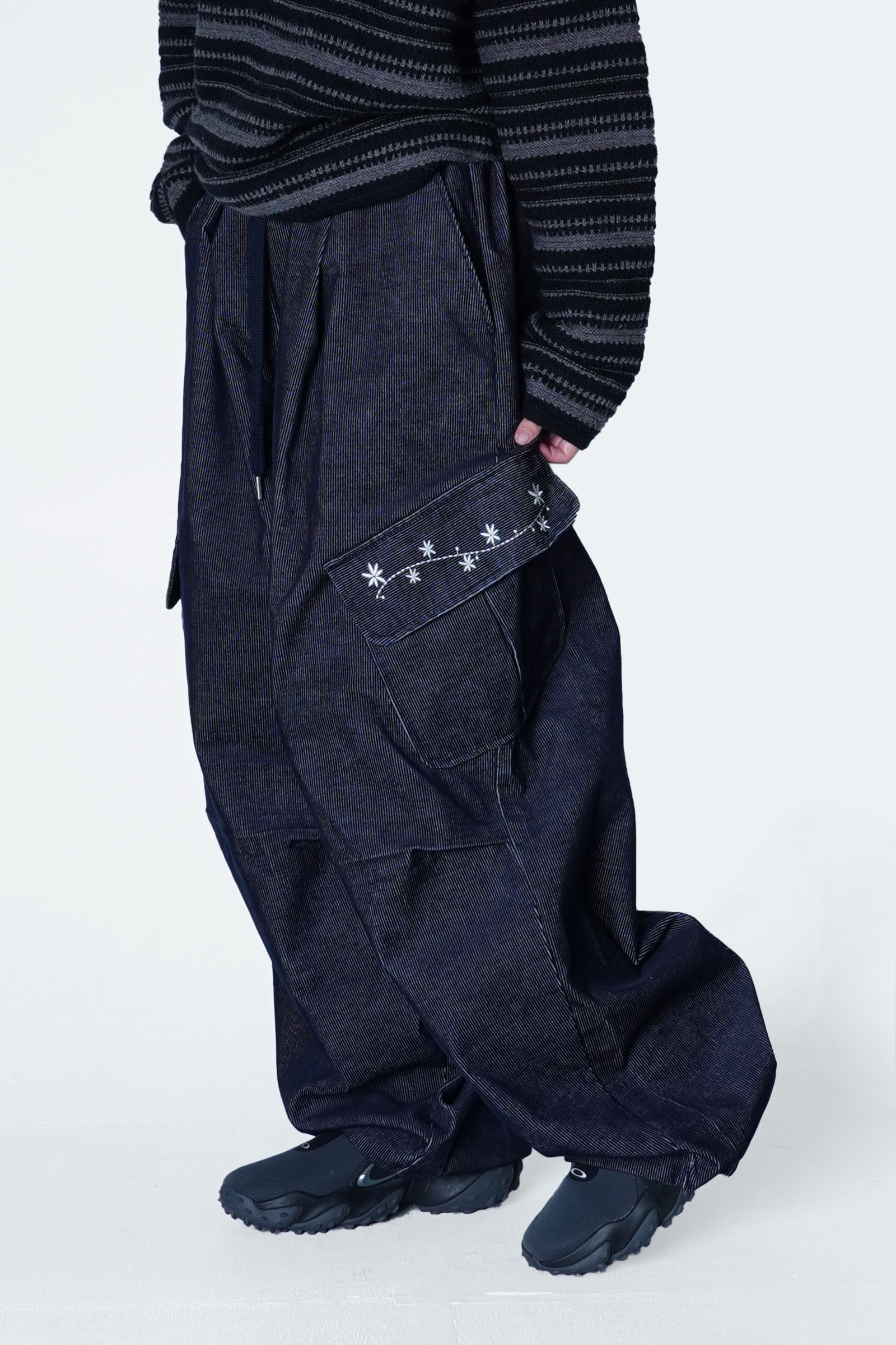 刺繡花花口袋絨布落地褲02