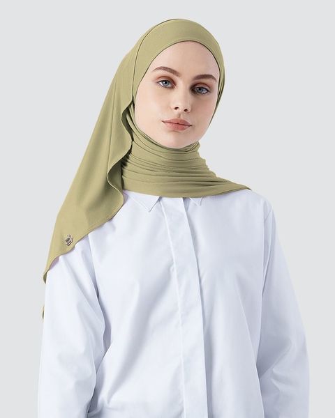 yuri_stretch_-_bright_dusty_green_tea_1.jpg