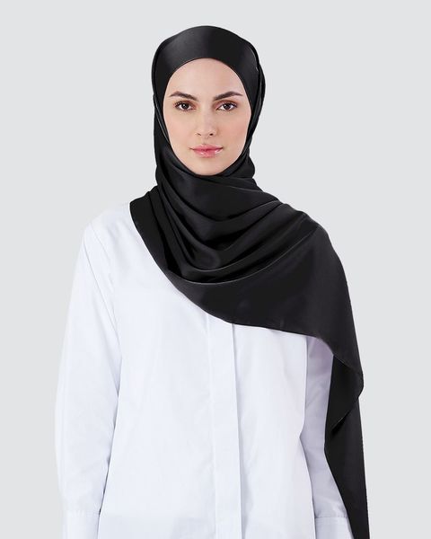 dian_-_black_1.jpg