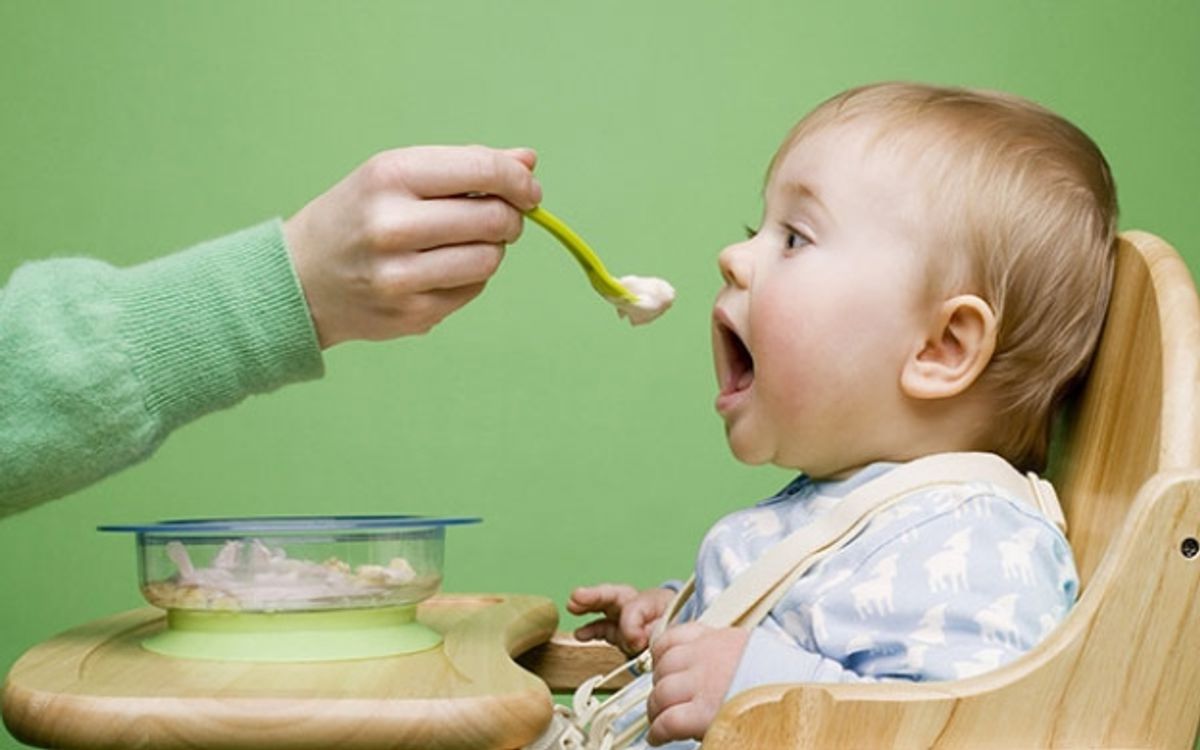 MEMILIH MAKANAN PEJAL PERTAMA ANAK ANDA