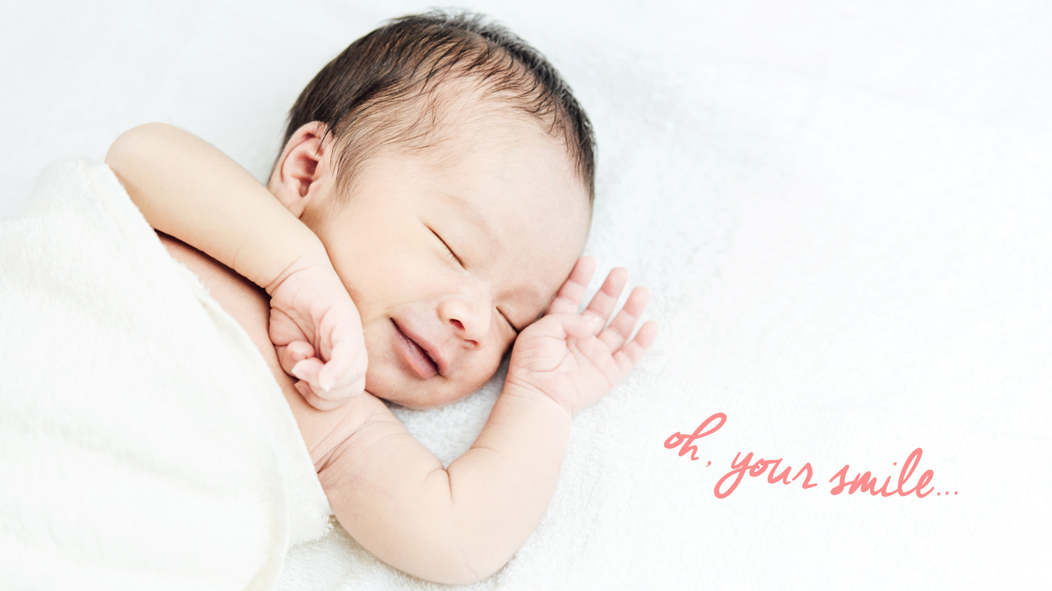 knapa-bayi-tersenyum-saat-tidur-hero-banner-magz-(1510x849).jpg