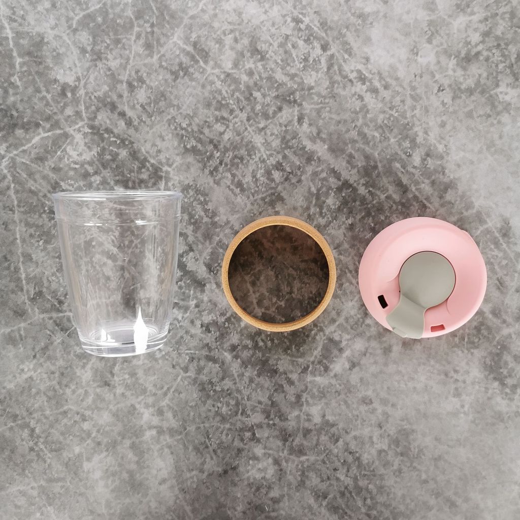 Glass coffee cup with sleeve compartments