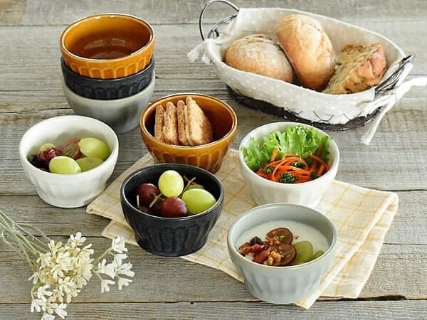 「從餐盤到饗宴：日本料理的視覺饗宴」 - 分析日本料理如何透過其擺盤藝術增強味覺體驗。