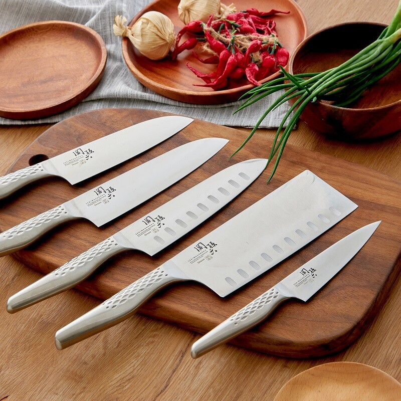 日本餐具-匠創名刀關孫六 流線型握把一體成型不鏽鋼廚刀-14.5cm(小三德包丁)王球餐具 (7)