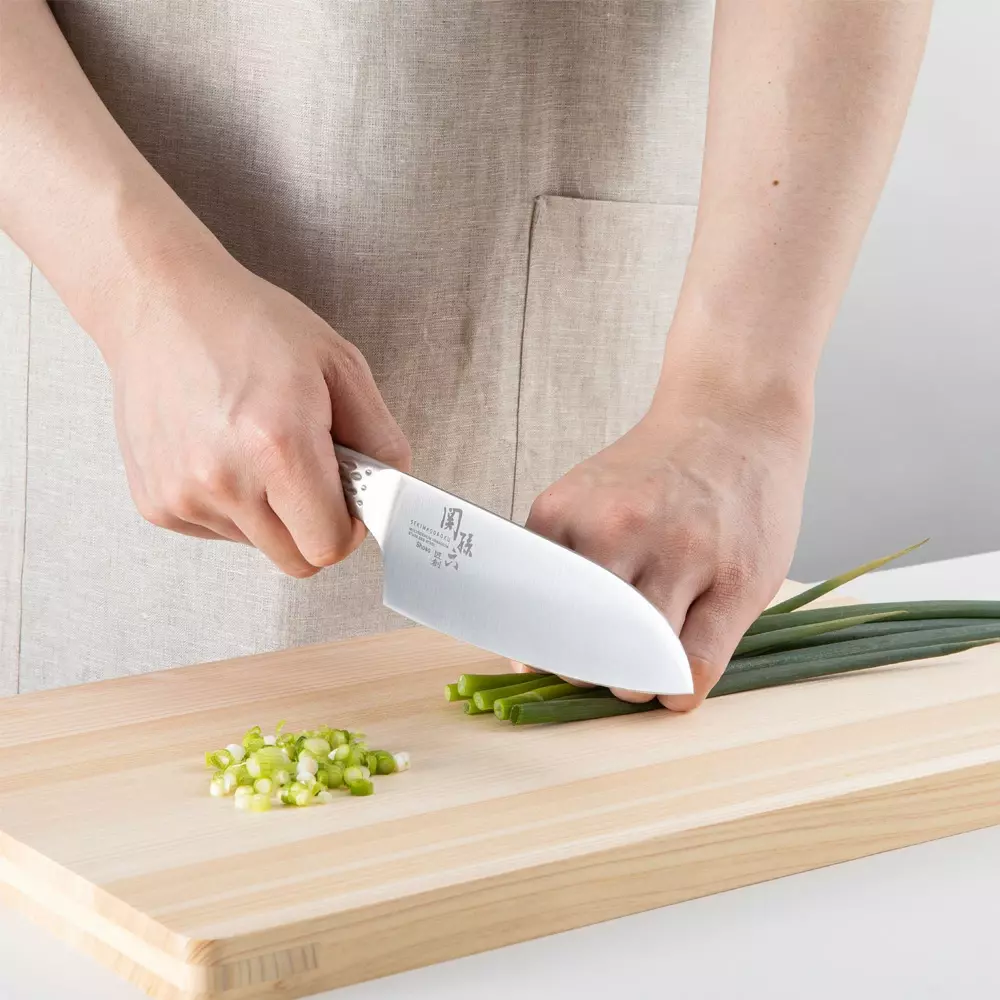 日本餐具-匠創名刀關孫六 流線型握把一體成型不鏽鋼廚刀-14.5cm(小三德包丁)王球餐具